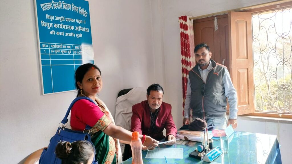 रमना के एक ऐसा गांव जहां आजादी के 75 वर्ष बीत जाने के बाद भी लोग ढिबरी युग में जीने को मजबूर