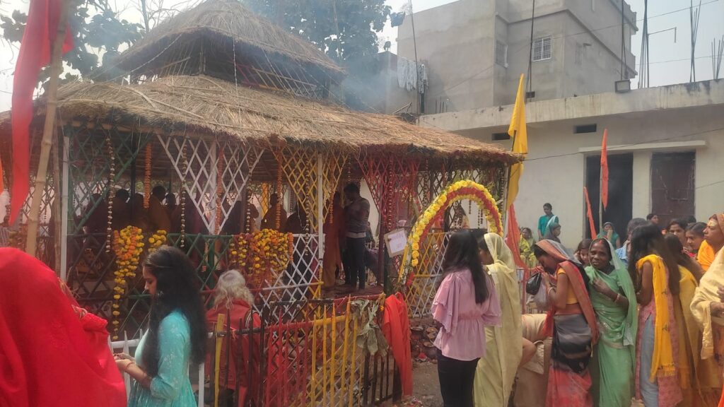 शिव मन्दिर प्राण प्रतिष्ठा सम्पन्न, यज्ञ में महाशिवरात्रि पर उमड़ी श्रद्धालुओं की भीड़