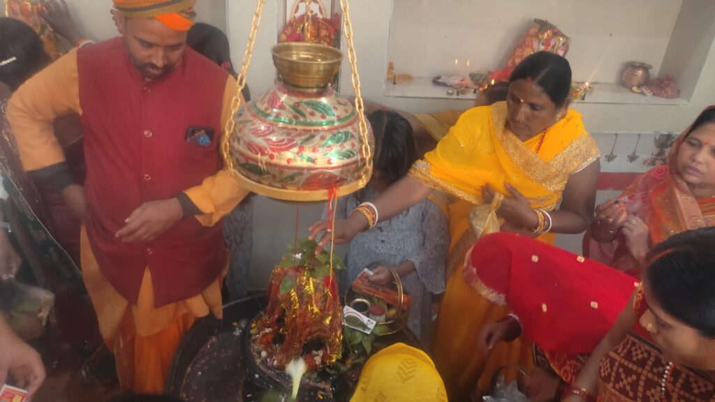 अनुमण्डल क्षेत्र में आपसी भाईचारे और भक्तिभाव में मनी महाशिवरात्रि पर्व