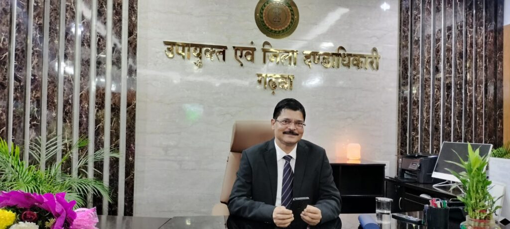 जिले के विकास कार्यों को ससमय पूर्ण कराना एवं सरकार के जन कल्याणकारी योजनाओं को समाज के अंतिम पंक्ति तक पहुंचाना रहेगी प्राथमिकता:उपायुक्त शेखर जमुआर