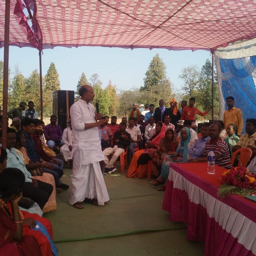 जंगल में कांग्रेस पार्टी द्वारा वन भोज सह कार्यकर्ता सम्मेलन का किया गया आयोजन।