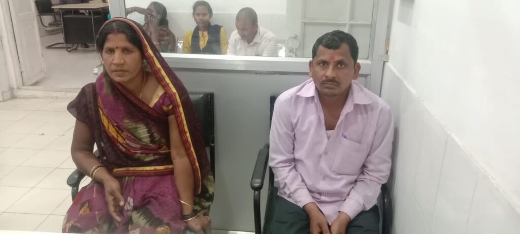 एसीबी की टीम ने मुखिया और मुखिया पति को ₹25000 रिश्वत लेते रंगेहाथ पकड़ा।