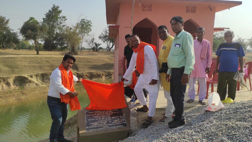 नगर अध्यक्ष व उपाध्यक्ष ने नारियल फोड़कर किया वेंडिंग जोन का शिलान्यास
