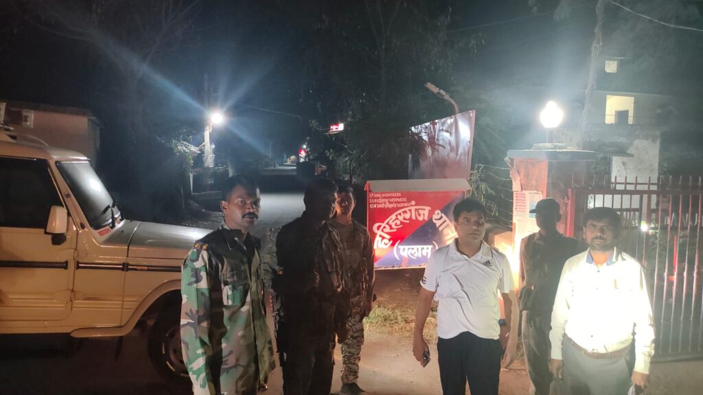 पलामू उपायुक्त ए दोद्दे के निर्देश पर पूरे जिले में चलाया जा रहा वाहन जांच अभियान