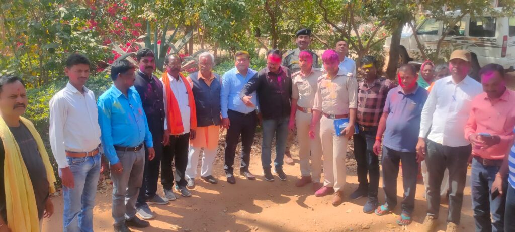 भंडरिया थाना परिसर में होली एवं शबे बरात पर्व को लेकर शांति समिति की बैठक।