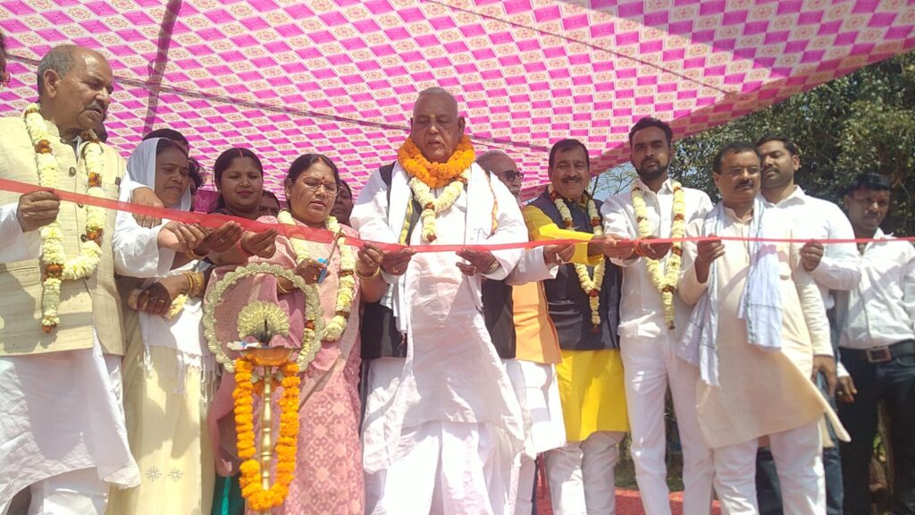 बिश्रामपुर प्रखंड के अंतर्गत गुरी गांव में माता शबरी के मूर्ति का अनावरण एवं प्राण प्रतिष्ठा के उपलक्ष में भव्य कार्यक्रम का आयोजन किया गया