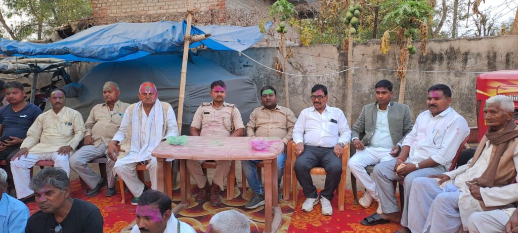 हुसैनाबाद के द गवार ओपी मैं होली मिलन समारोह का शांति समिति का बैठक किया गया