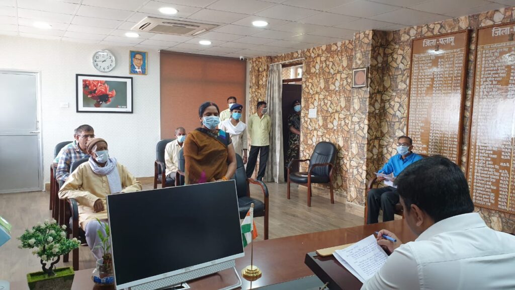 उपायुक्त कार्यालय में हुआ जनता दरबार का आयोजन, लोगों की सुनी गई समस्याएं