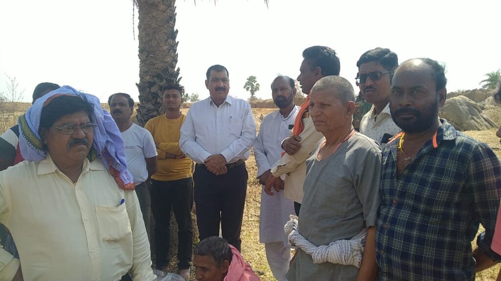 2 वर्षों से लकवा ग्रसित मानिक चंद्रवंशी की हुई मौत, विगत रात्रि उनका पार्थिव शरीर रांची से लाया गया घर।