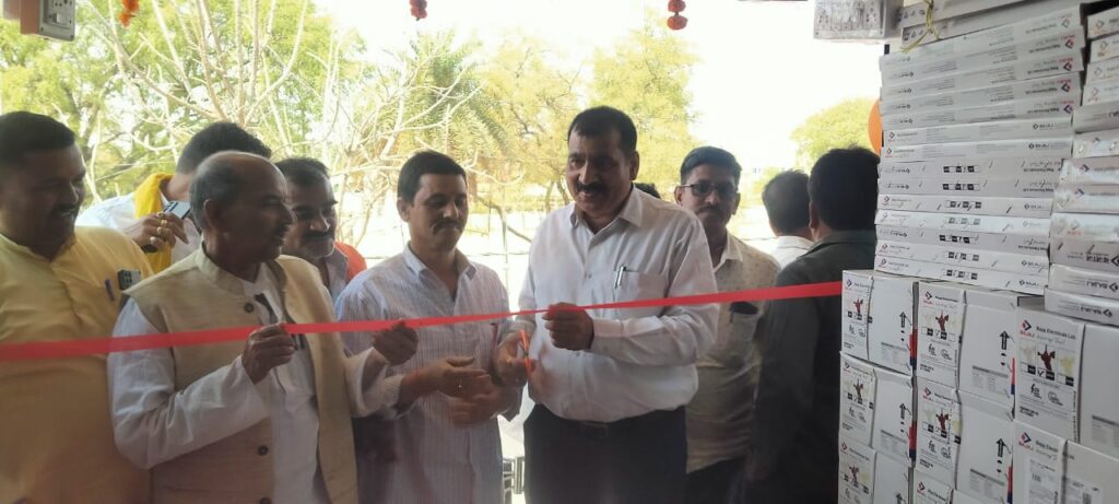 भाजपा प्रदेश कार्य समिति सदस्य डॉ ईश्वर सागर चंद्रवंशी ने सोरडीहा में किया इलेक्ट्रॉनिक्स एंड मोबाइल दुकान का उद्घाटन