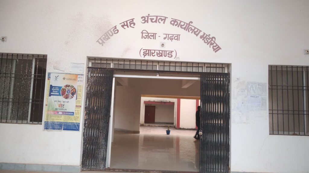 बीडीओ के द्वारा नही की गई कोई कार्यवाई, मनरेगा कर्मियों में भारी आक्रोश!
