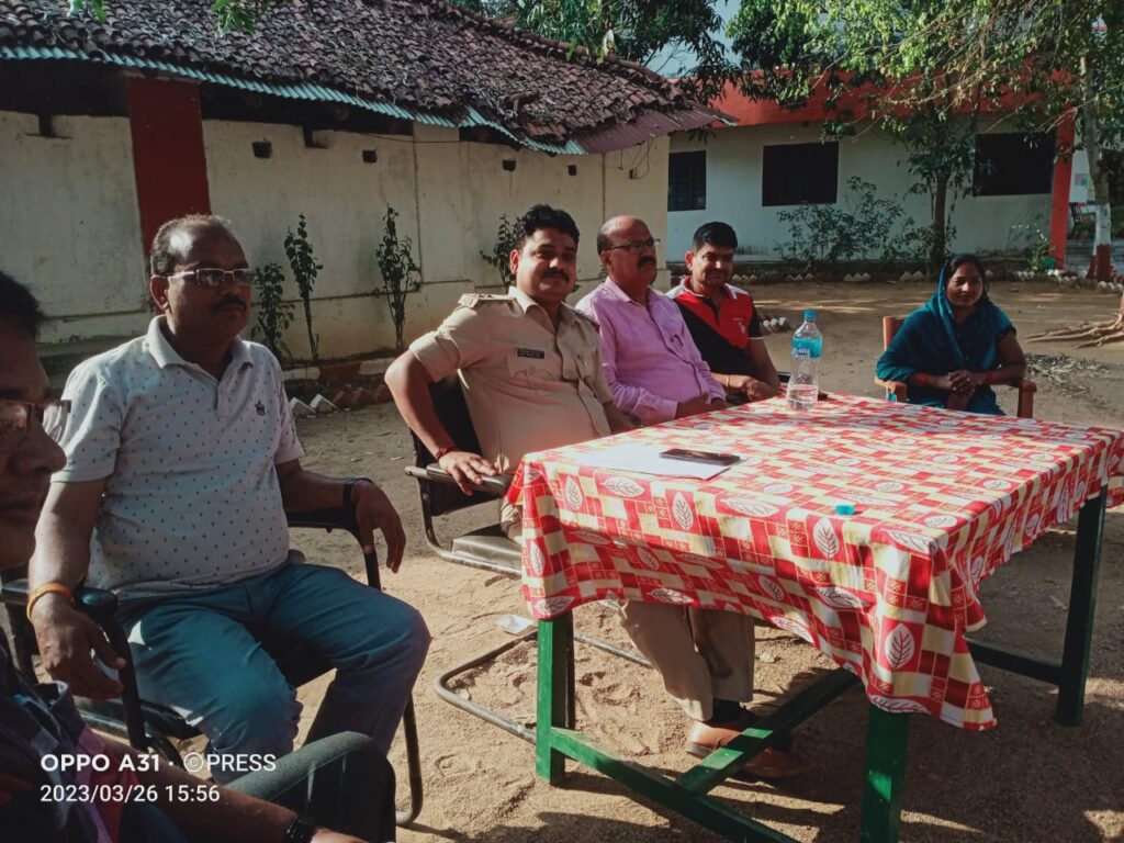 रामनवमी महापर्व को लेकर मनातू थाना में हुई शांति समिति की बैठक।