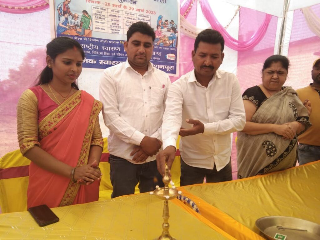 बिशुनपुरा राज राजेंद्र प्रताप देव उच्च विद्यालय के प्रांगण में प्रखण्ड स्तरीय स्वास्थ्य मेला का हुआ आयोजन, शिविर में मरीजों का हुआ इलाज।