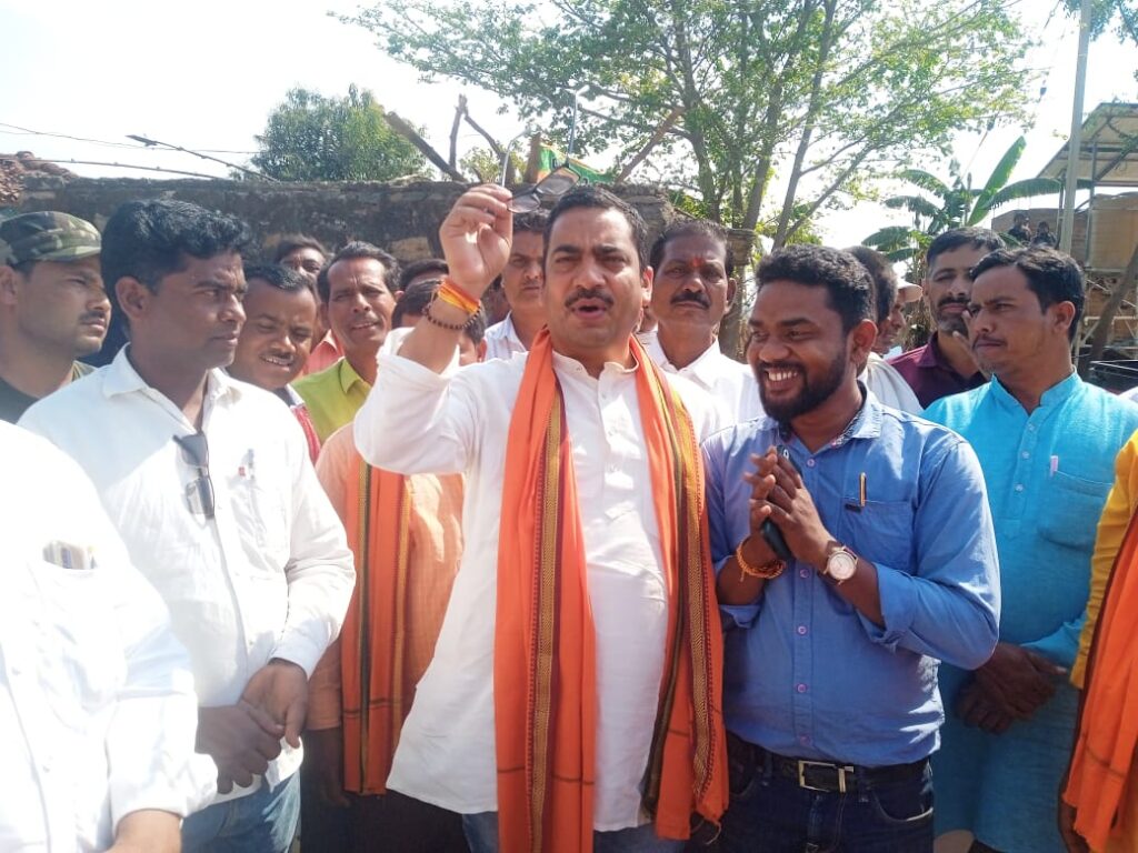पूर्व मुख्यमंत्री रघुवर दास के आगमन को लेकर विधायक भानु प्रताप शाही ने दी जानकारी।