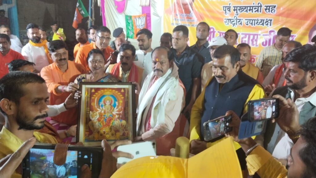 वर्तमान सरकार ने नौकरी देने के बजाय पूर्व में दी गई नौकरी को छिनने का किया काम: रघुवर दास