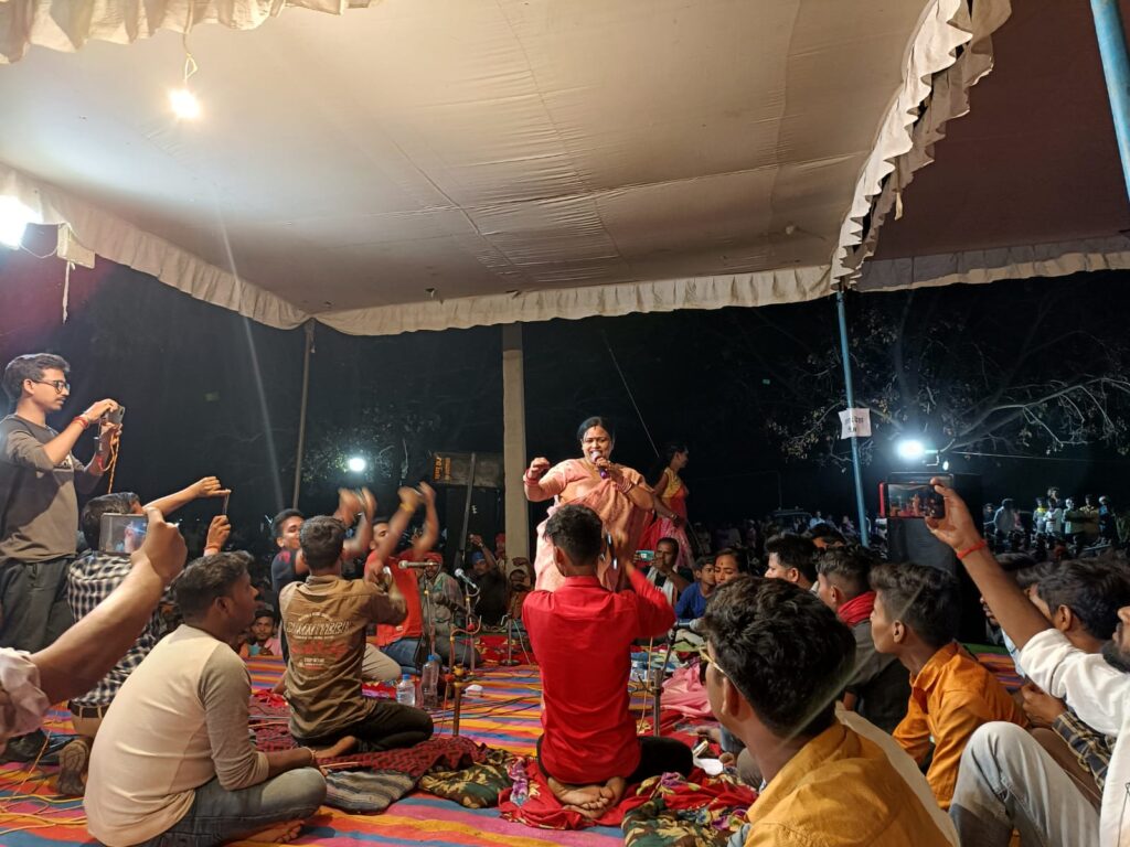 नारायण वन में प्रथम स्थापना दिवस के अवसर पर मीडिया ग्रुप ने कराया दुगोला महा मुकाबला, हजारों की संख्या में लगी भीड़!