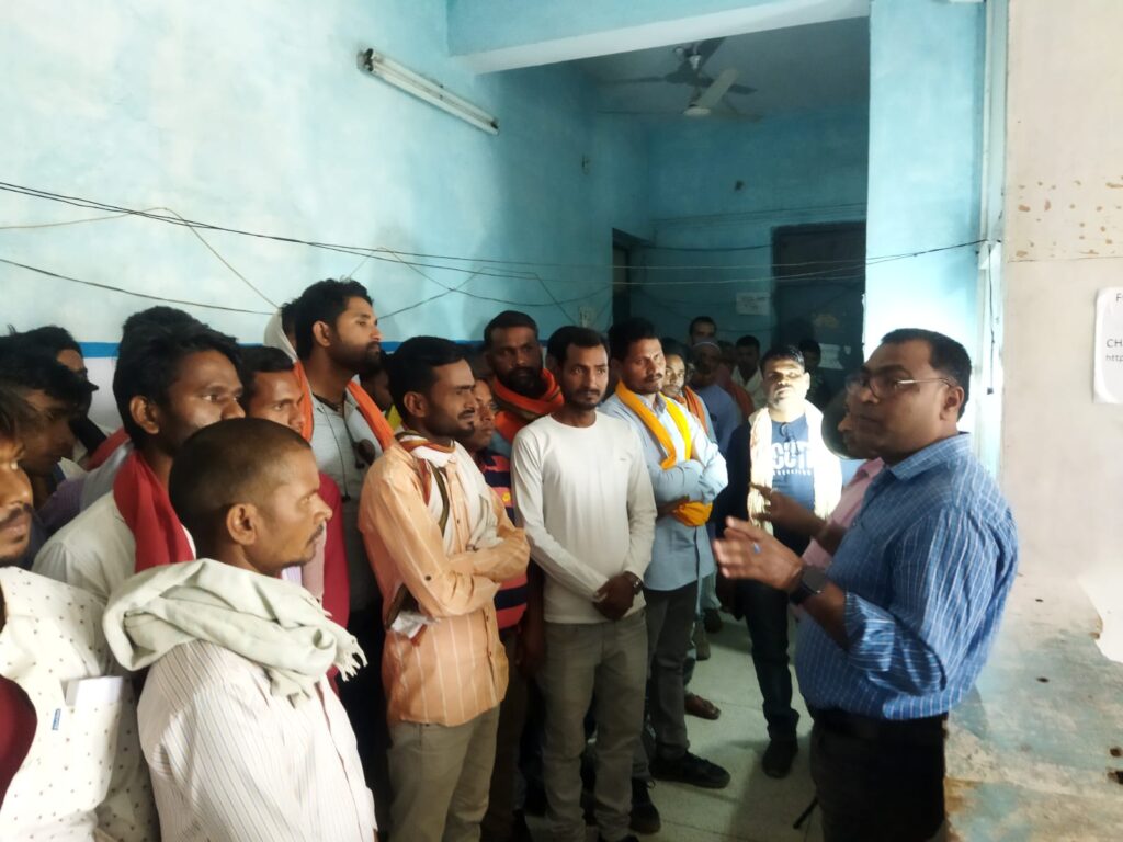 वाहन चेकिंग के दौरान पकड़े जाने वाले लोगो को यातायात नियमो के प्रति किया गया जागरूक!