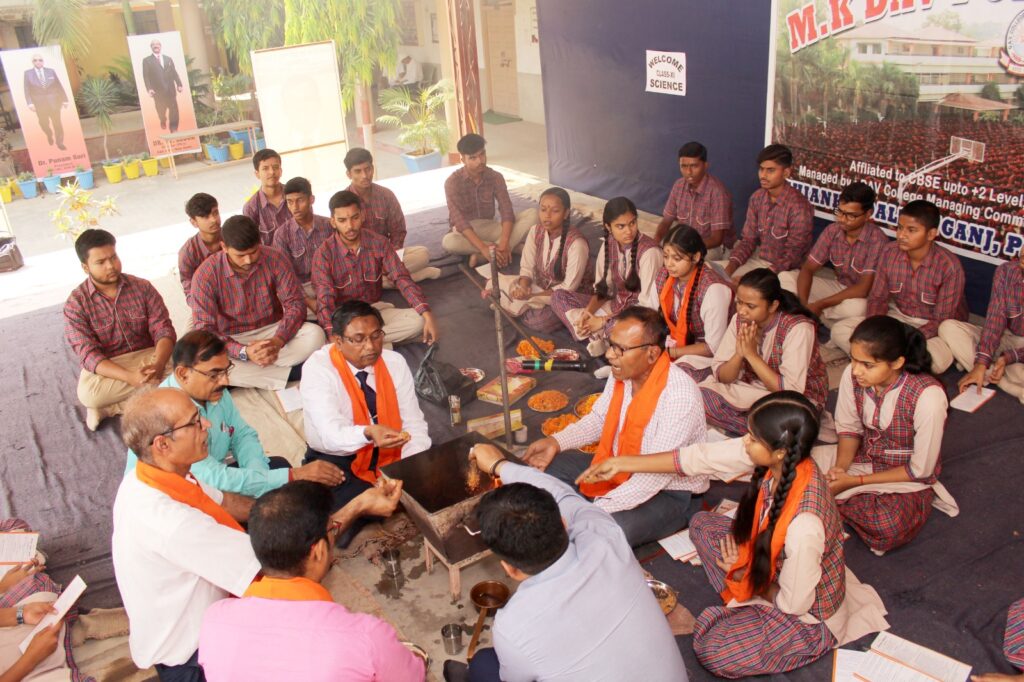 एम.के.डी.ए.वी. मे एकादश की कक्षाएं हुई शुरू।