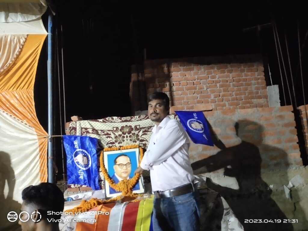 धूमधाम से मनाई गई अंबेडकर जयंती, बाबा साहेब की प्रतिमा पर माल्यार्पण कर लगाए गए जय भीम के नारे।