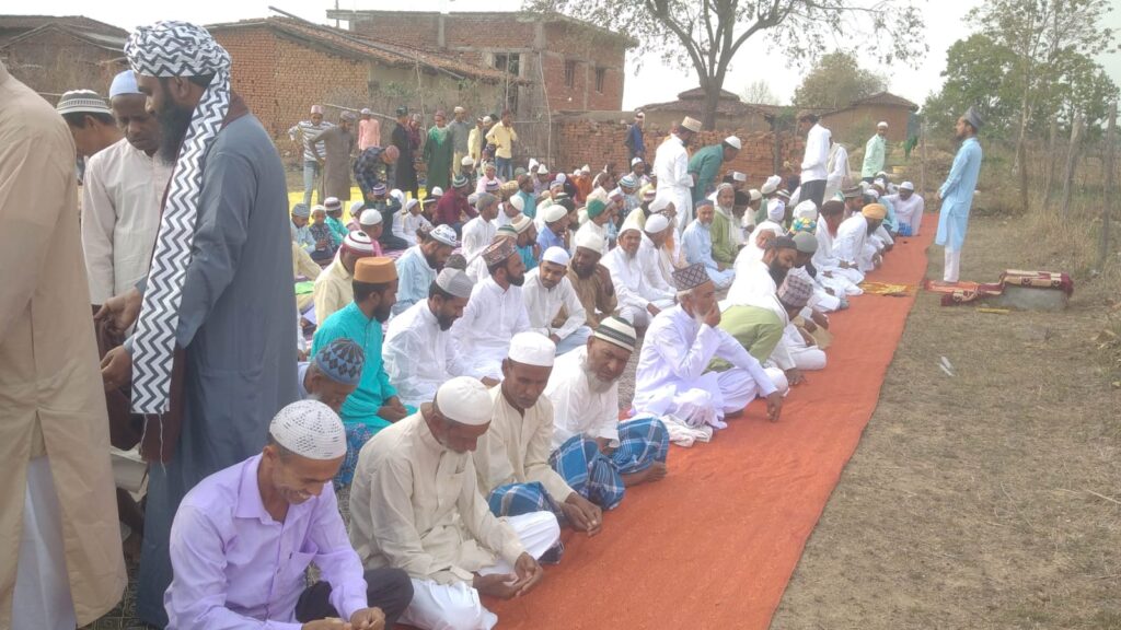 मुस्लिम समुदाय के महत्वपूर्ण पर ईद उल फितर हर्षोल्लास के साथ संपन्न।