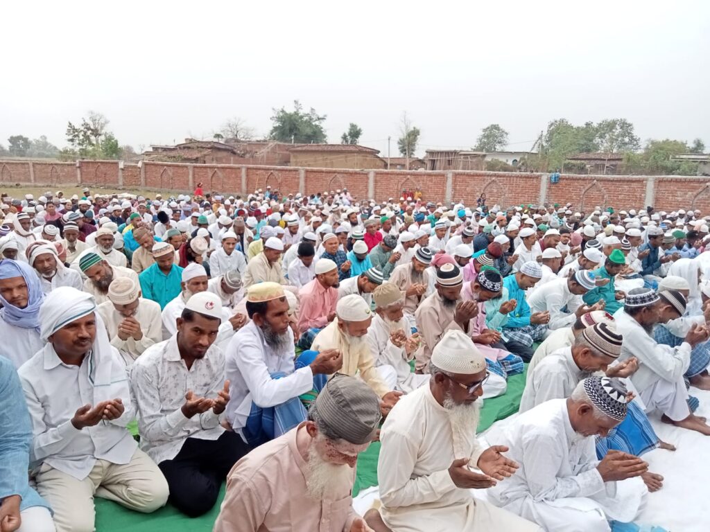 धूमधाम से मनाया ईद का त्यौहार, ईदगाह में पढ़ी गई नमाज।