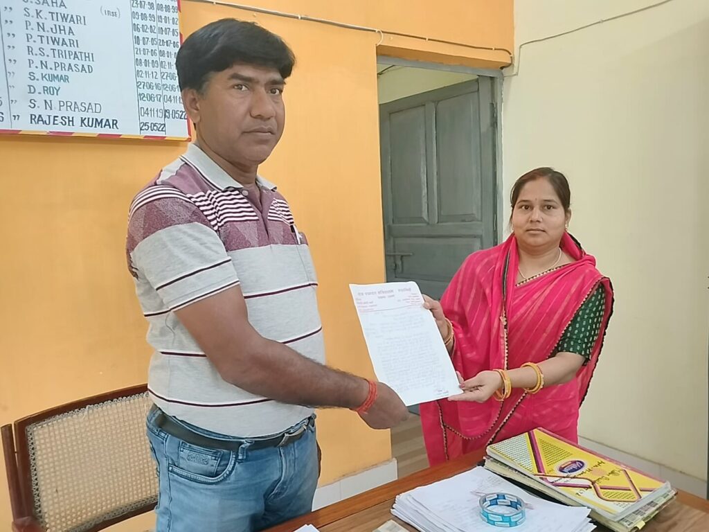 रेल पुल में पानी भर जाने के कारण लोगों को होती है आवागमन में परेशानी!