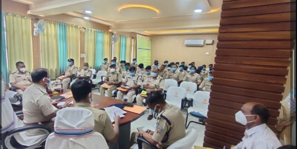 आज दिनांक 25.4.23 को पलामू पुलिस अधीक्षक कार्यालय में अपराध गोष्ठी आयोजित की गई