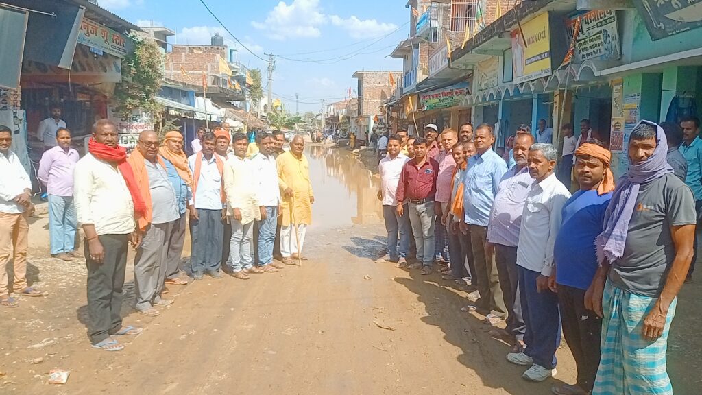 ग्रामीणों ने अतिक्रमण मुक्त कराने को लेकर मुखिया के साथ की बैठक!