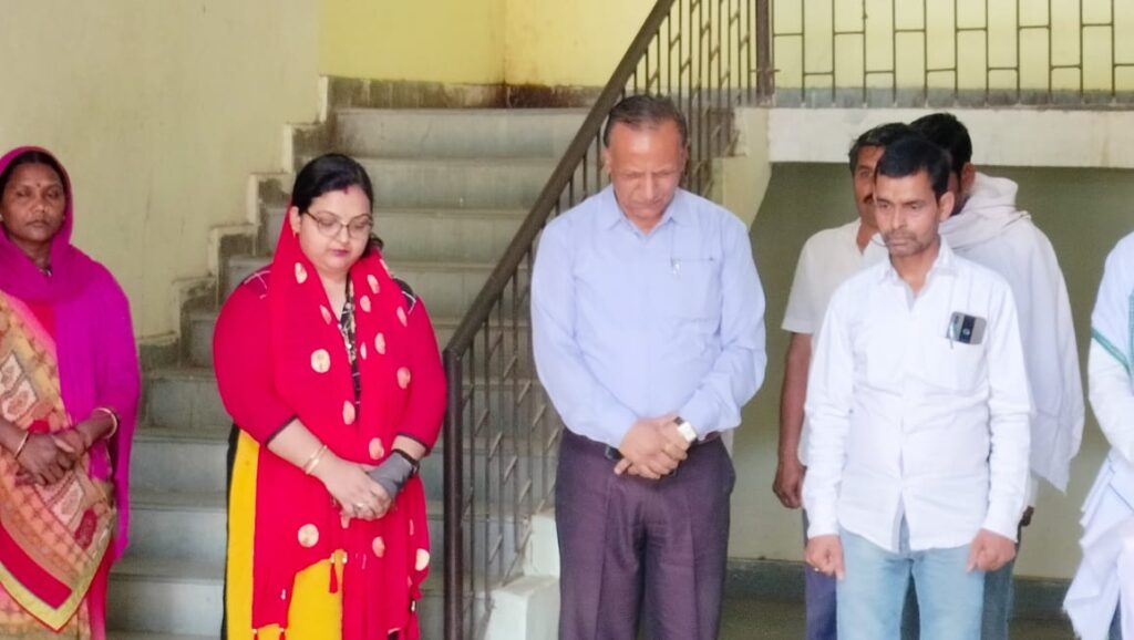 रमना अंचल के प्रधान सहायक आनंद खलकों का रांची के एक निजी अस्पताल मे इलाज के दौरान हुआ निधन!