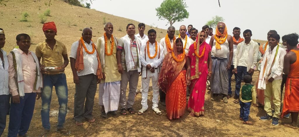 बलीगढ़ पंचायत मुखिया ने 15वें वित्त से 85 हजार के लागत से बनने वाले चबूतरा का रखा आधारशिला!