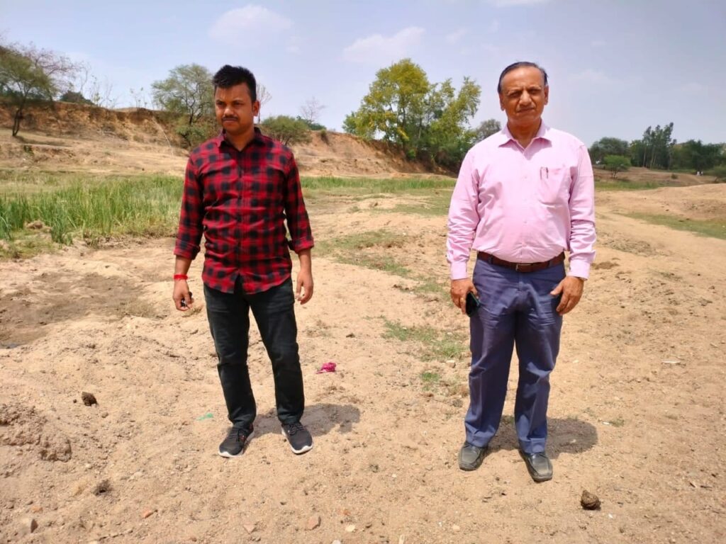 बालू के अवैध खनन और परिवहन पर समुचित कार्रवाई के लिए सीओ और थाना प्रभारी ने अवैध खनन और परिवहन स्थलों का किया दौरा।