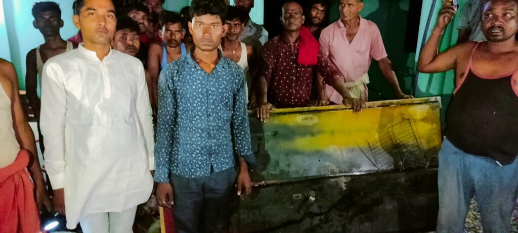 बिजली के सार्ट सर्किट से आग लगने से लाखो की संपत्ति जलकर राख!