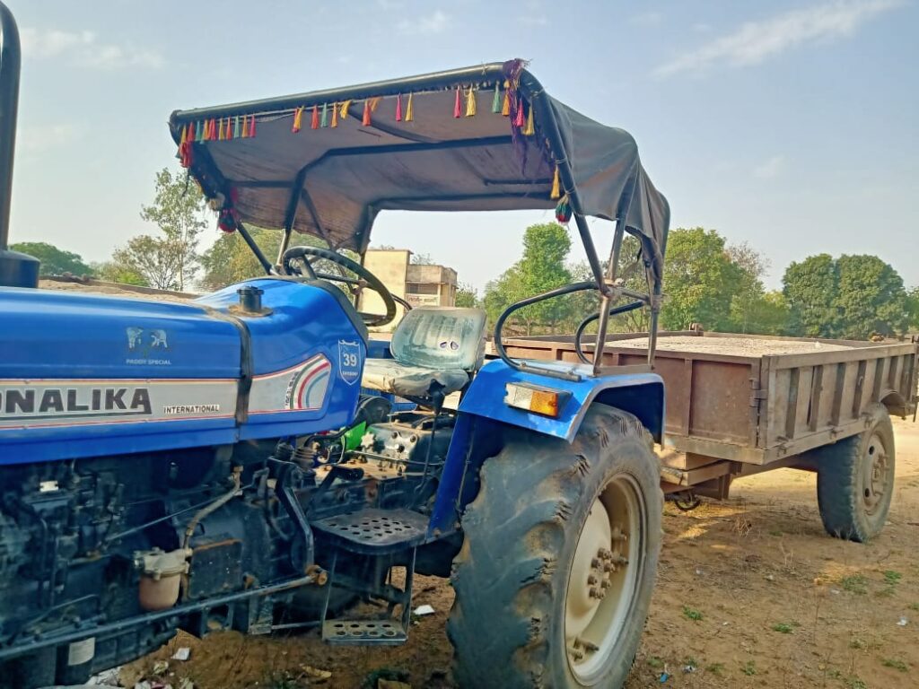 अवैध बालू लदे एक ट्रैक्टर को पुलिस ने किया जप्त!