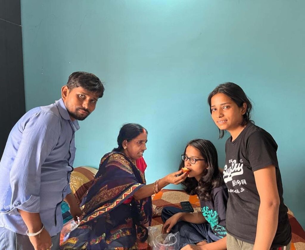 गोविंद इंटर कॉलेज की छात्रा कृष्णा कुमारी 93.32%  466 अंक लाकर इंटरमीडिएट विज्ञान के परीक्षा में गढ़वा जिला मे टॉपर बनी!