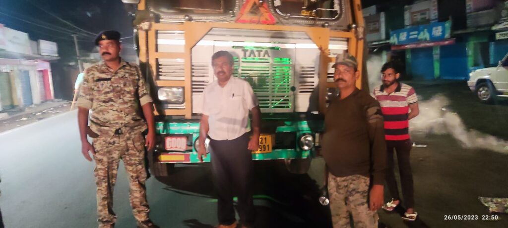 अवैध खनन परिवहन एवं भंडारण के रोकथाम को लेकर अनुमंडल पदाधिकारी ने की कार्रवाई, ई-चालान के समय अवधि समाप्त हुआ कोयला लदा ट्रक हुआ जब्त
