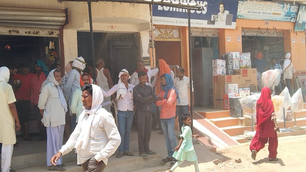 केतार बाजार में अतिक्रमण मुक्त कराने को लेकर सड़क के दोनों तरफ की किया गया सीमांकन!