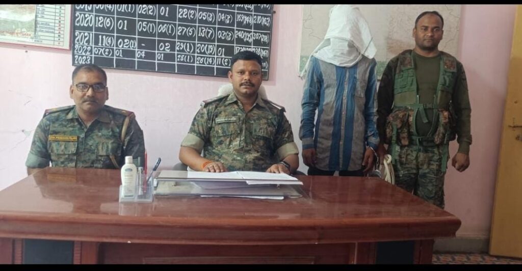 पुलिस ने गुप्त सूचना के आधार पर टीएसपीसी नक्सली संगठन के सक्रिय सदस्य मंटू जी उर्फ तारकेश्वर कुमार उर्फ छेदी को गिरफ्तार कर जेल भेज दिया हैं।