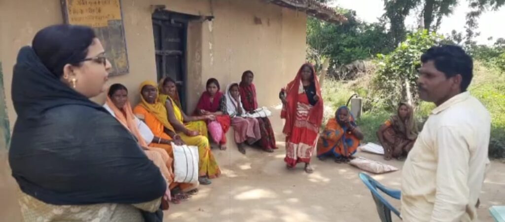 प्रमुख ने अंबेडकर महिला समूह के द्वारा संचालित जन वितरण प्रणाली दुकान का किया जांच!