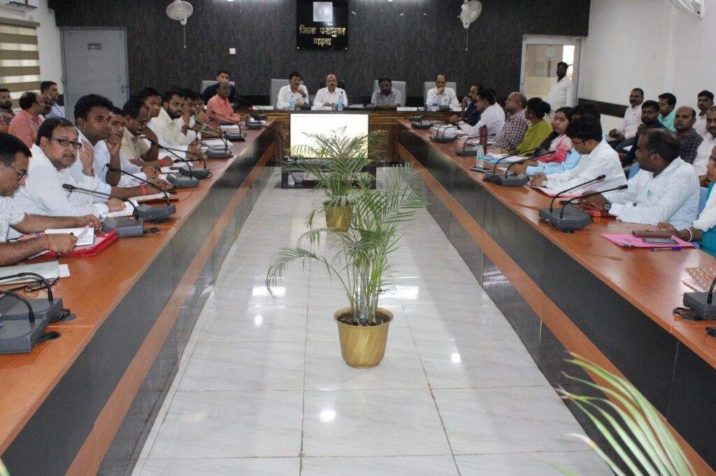 प्रभारी प्रमंडलीय आयुक्त ने गढ़वा जिले में किसान क्रेडिट कार्ड की प्रगति की समीक्षा की।