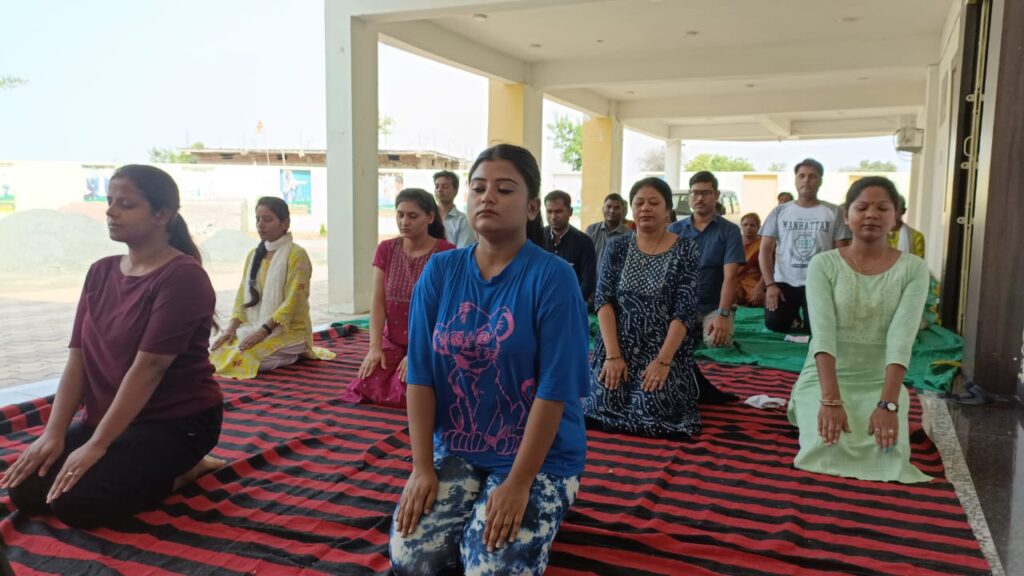 ऑक्सफ़ोर्ड पब्लिक स्कूल गढ़वा में मनाया गया विश्व योग दिवस!