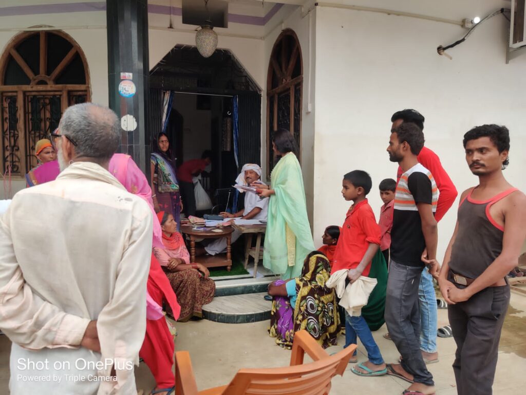 अंचलाधिकारी सह एमओ ने किया पीडीएस दुकानों की औचक निरीक्षण, सूचना पटृ पर स्टॉक अपडेट करने का दिया निर्देश