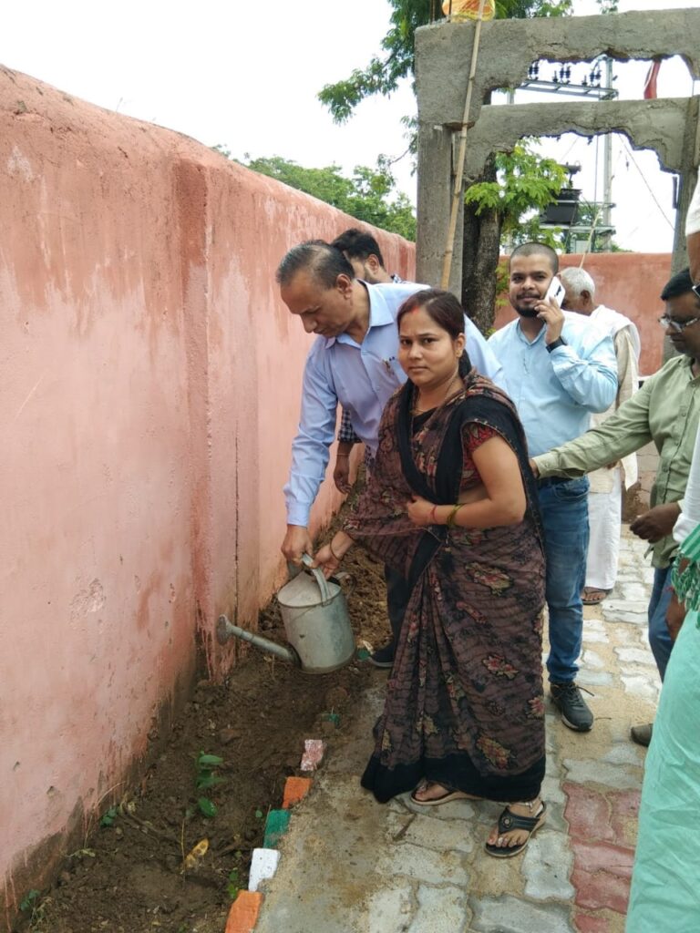 सरकार के निर्देश के आलोक में रमना प्रखंड के सभी पंचायतों में वृक्षारोपण कार्यक्रम चलाया गया।