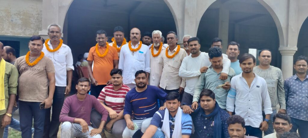 मुहर्रम इंतजामिया कमेटी के लिए सैकड़ों ग्रामीणों ने की बैठक