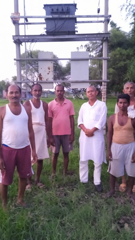 मुखिया के पहल पर लगा ट्रांसफार्मर, स्थानीय लोगों में हर्ष