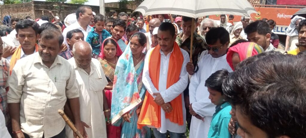 भाजपा विधायक भानु प्रताप शाही ने नल जल योजना के तहत जल मीनार का किया शिलान्यास।