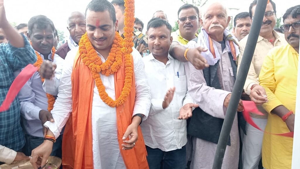 विधायक भानु प्रताप शाही ने सगमा में  किया पेट्रोल पंप का उद्घाटन 