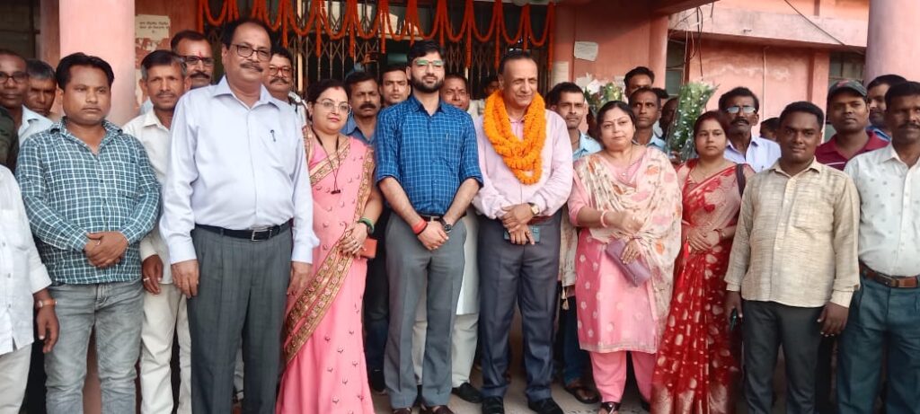 सीओ के सेवानिर्वित होने के बाद प्रखंड कार्यालय में हुआ विदाई समारोह!