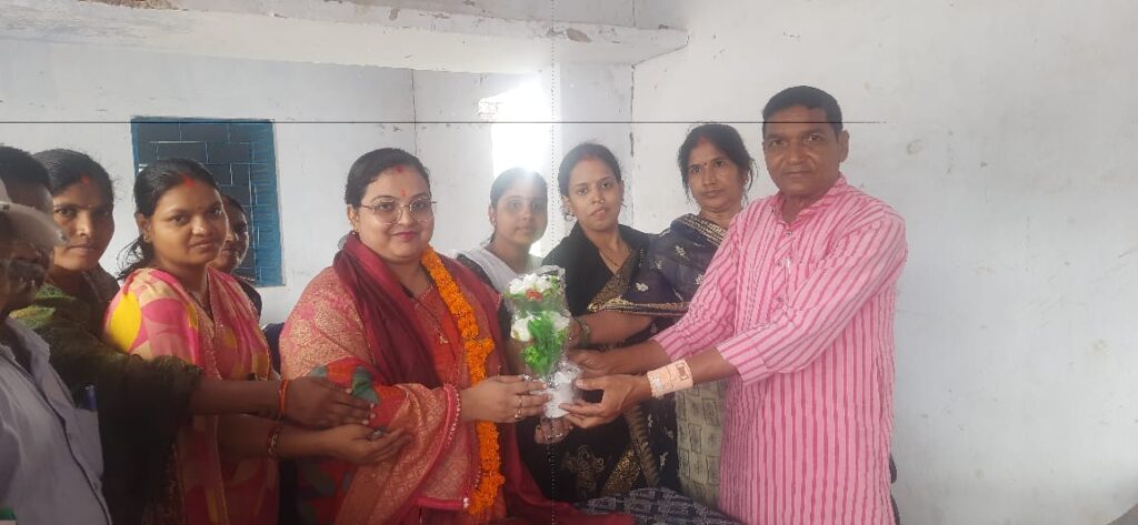 प्रखंड प्रमुख करुणा सोनी ने बालिका उच्च विद्यालय का किया औचक निरीक्षण।
