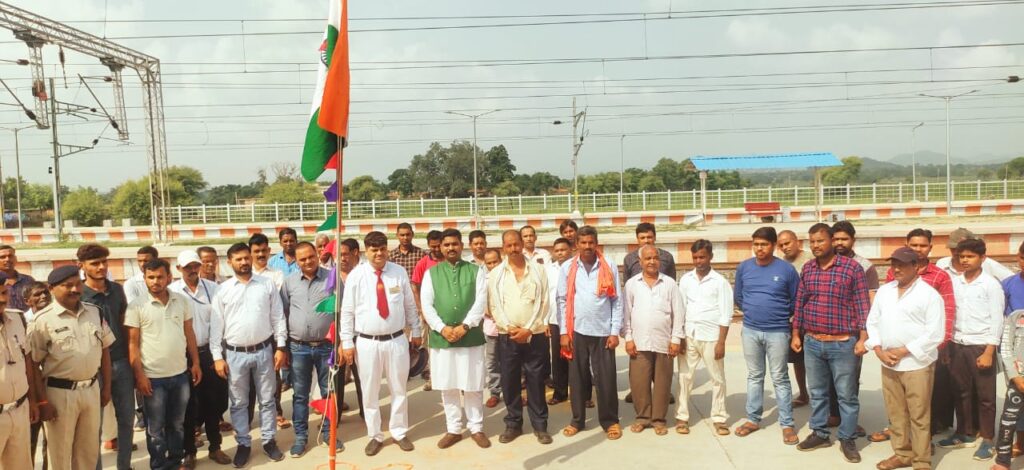 77वे दिवस के शुभ अवसर पर भारतीय युवा जनता मोर्चा ग्रामीण मंडल अध्यक्ष विश्रामपुर श्री अनुज कुमार चौधरी।