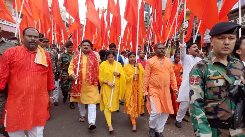गढ़वा के अमन चैन की कामना के साथ एक हजार कांवरियों को मंत्री ने किया बोल बम रवाना